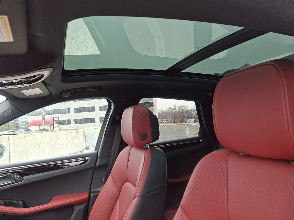 Thumbnail: 2026 Porsche Macan - 17