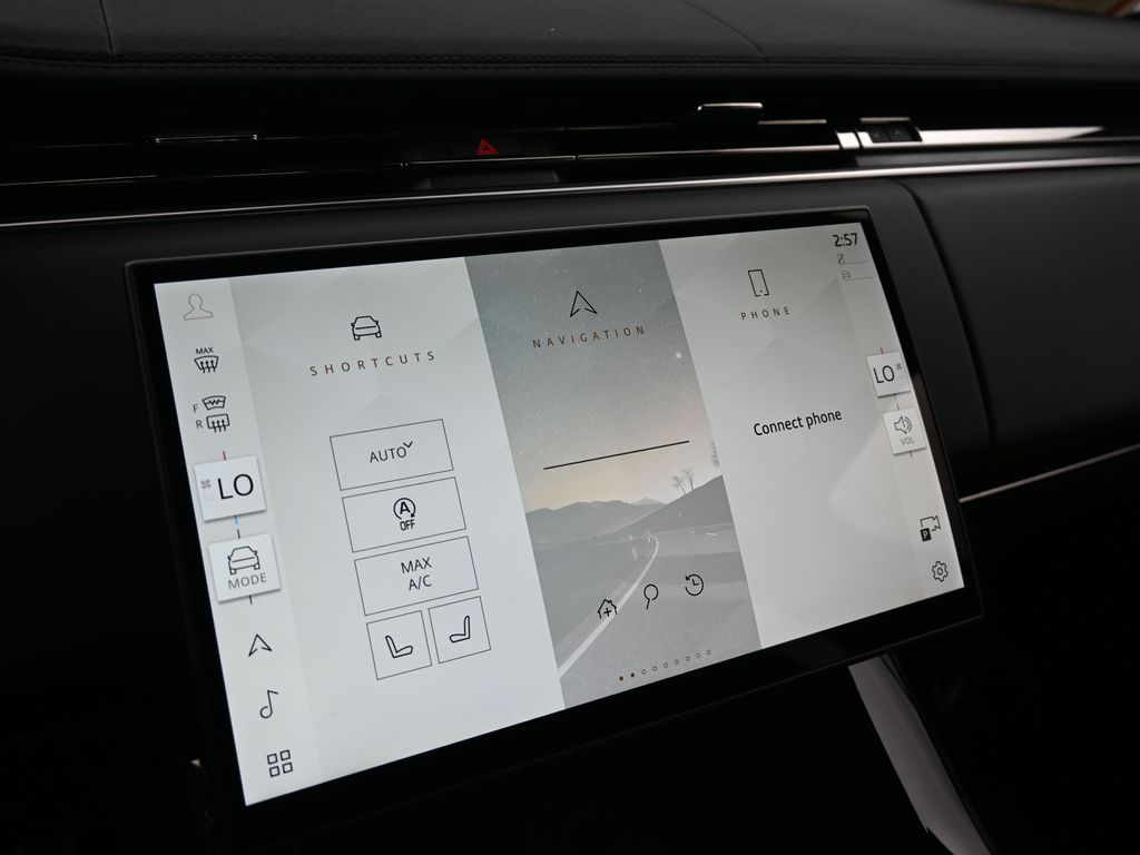 Used 2024 Black Land Rover Dynamic SE image 22