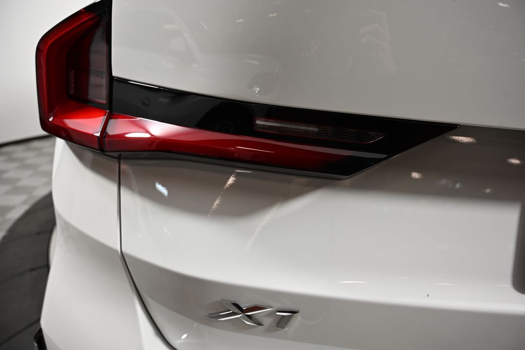 Thumbnail: 2025 BMW X1 - 11