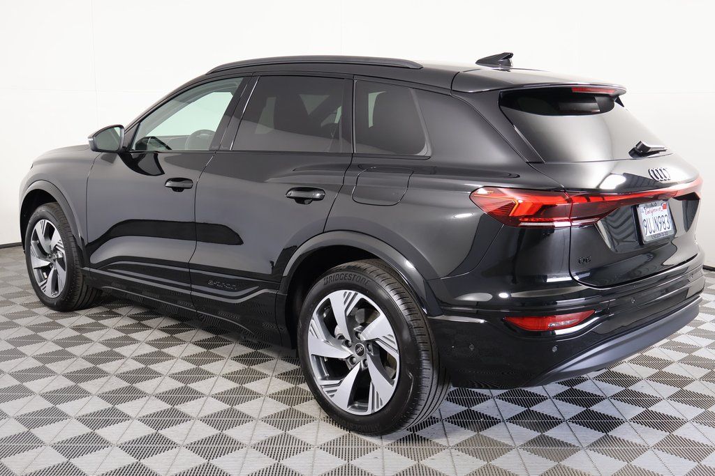 Thumbnail: 2025 Audi Q6 e-tron - 6