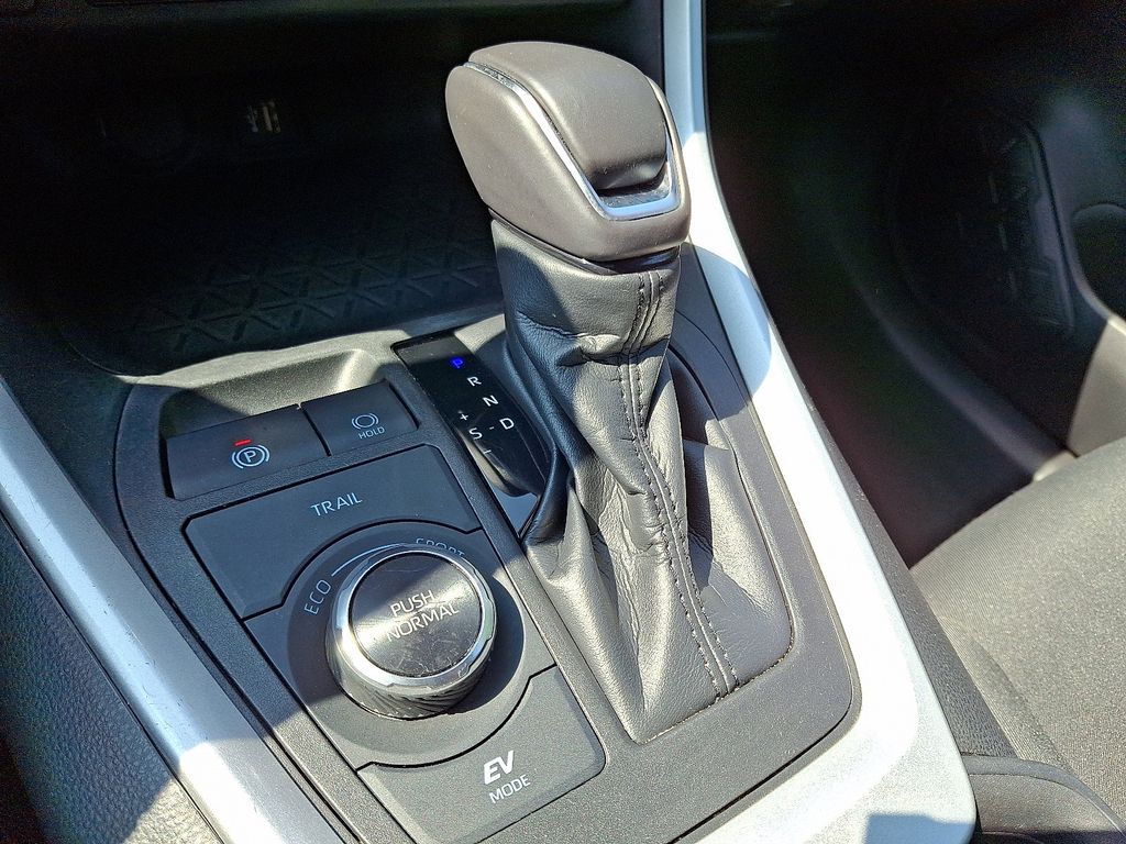 2023 Toyota RAV4 SE 15