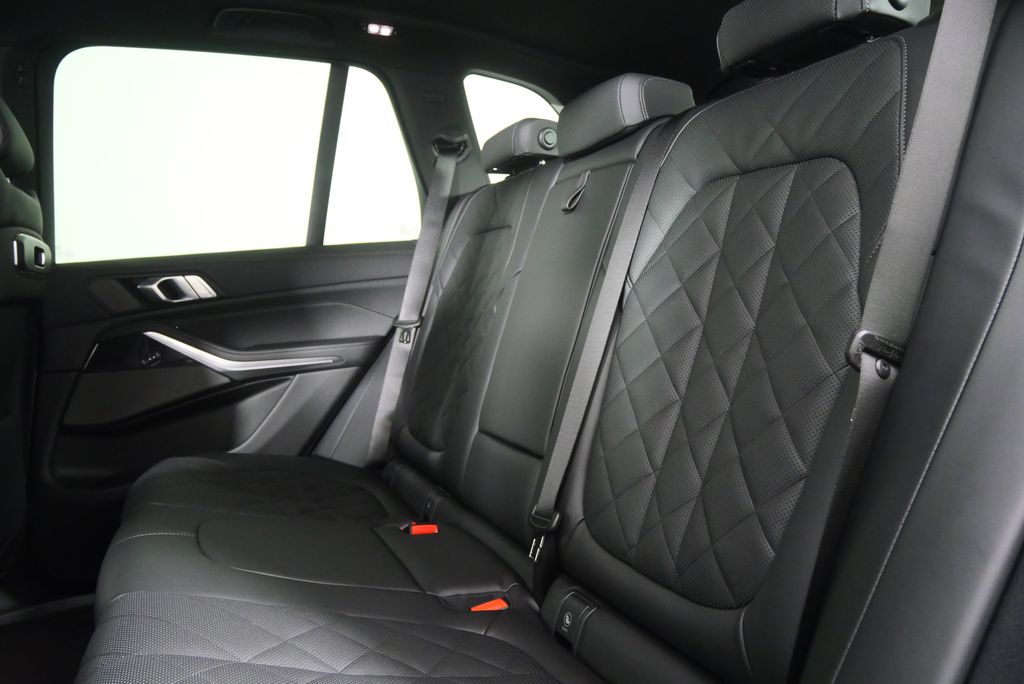 Thumbnail: 2026 BMW X5 - 15