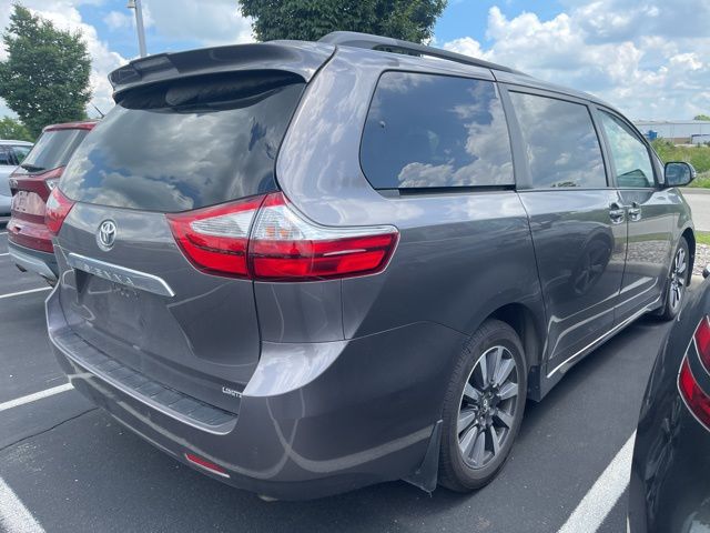 Thumbnail: 2019 Toyota Sienna - 3