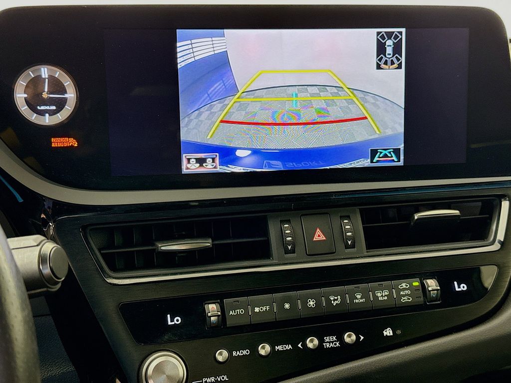 Thumbnail: 2022 Lexus ES - 14
