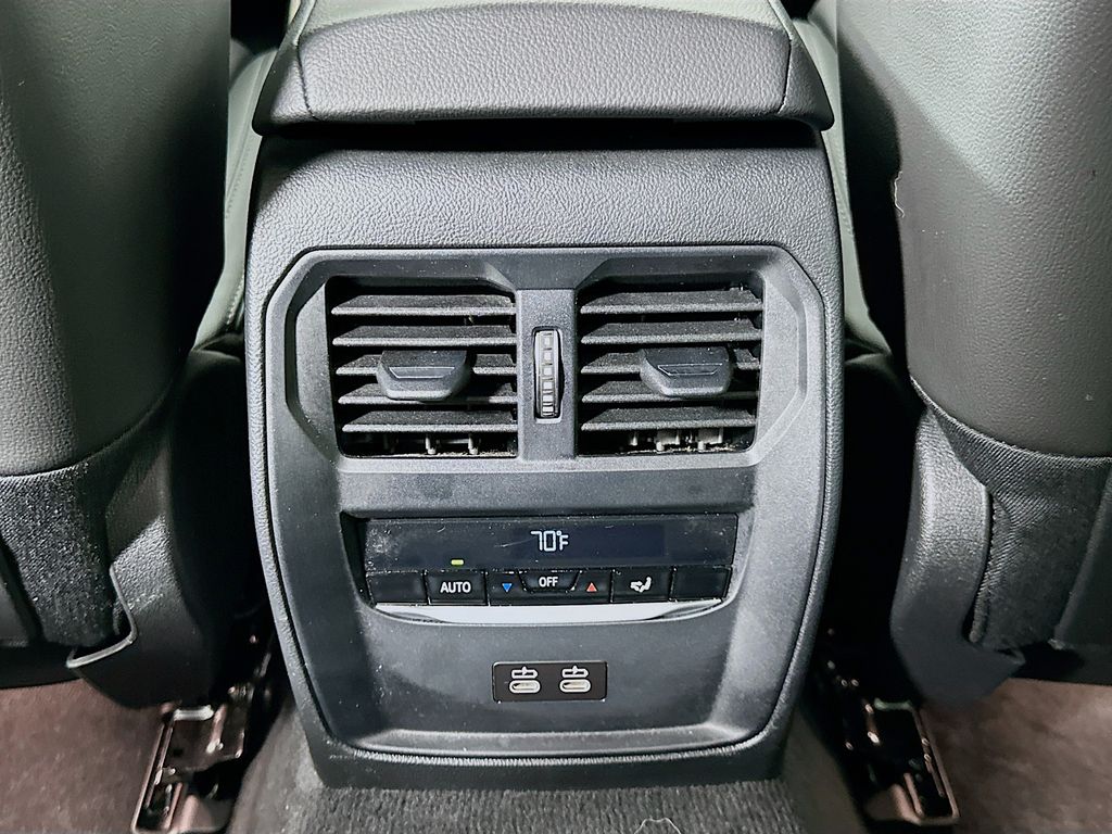 Thumbnail: 2022 BMW i4 - 26