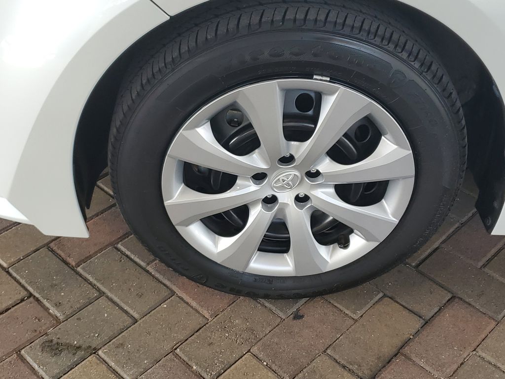 2023 Toyota Corolla LE photo 9