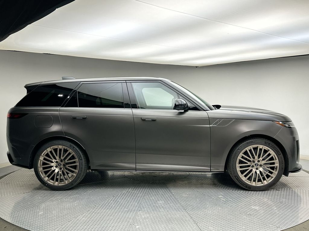 2025 Land Rover Range Rover Sport  4