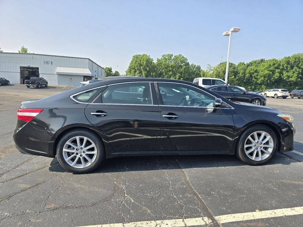 Used 2013 Black Toyota XLE Touring image 8