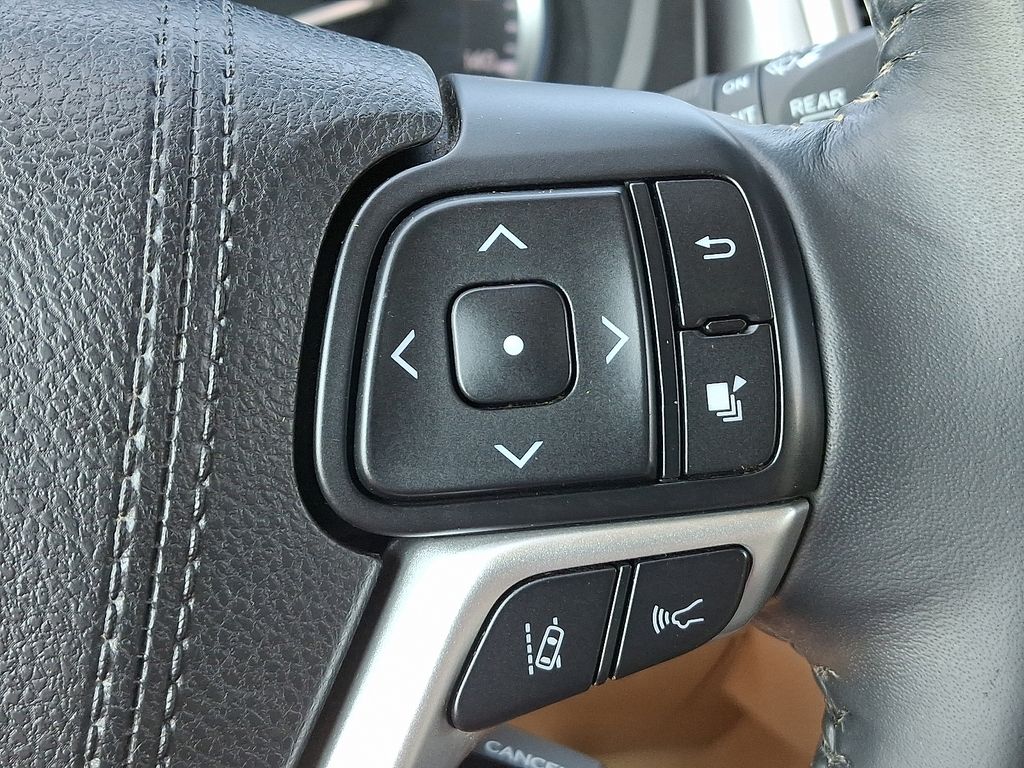 Thumbnail: 2017 Toyota Highlander - 23
