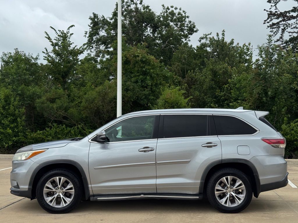 2015 Toyota Highlander XLE V6 Silver at Autostrade