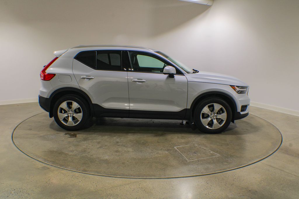 Used 2020 Silver Volvo Momentum image 6