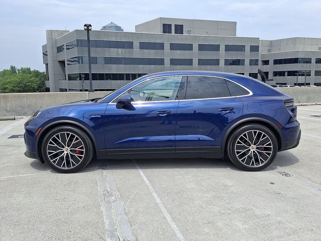 Thumbnail: 2025 Porsche Macan - 2