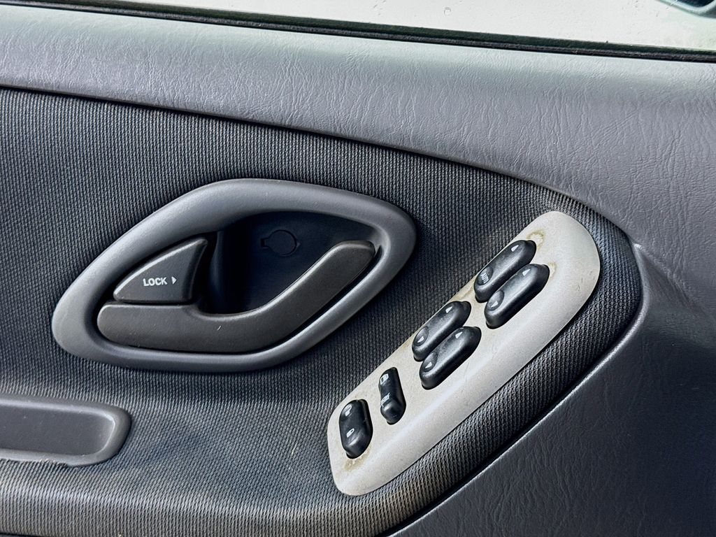 Used Car 2005 Mazda Tribute  S For Sale Under $10,000 In Austin, Texas