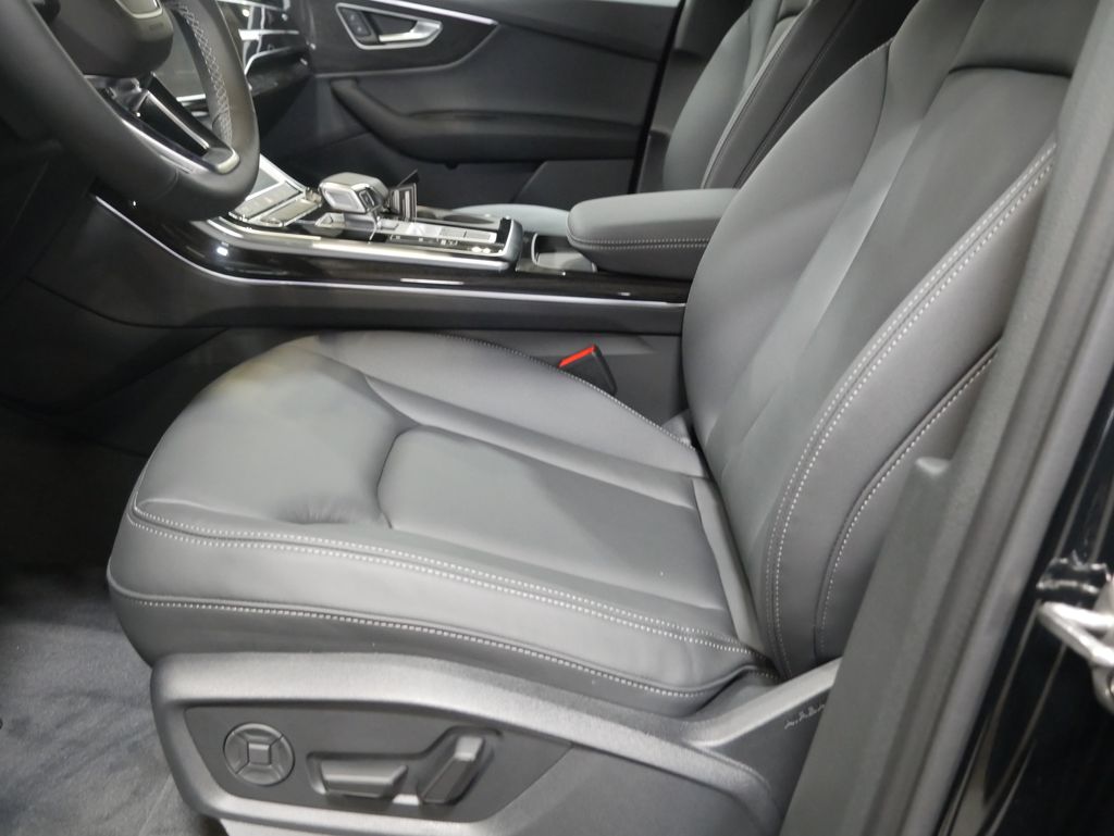 Thumbnail: 2026 Audi Q7 - 18