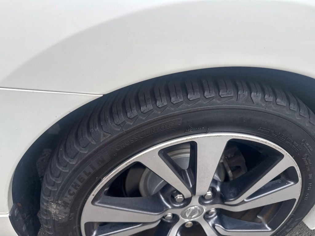 Used 2017 White Nissan 3.5 SV image 15