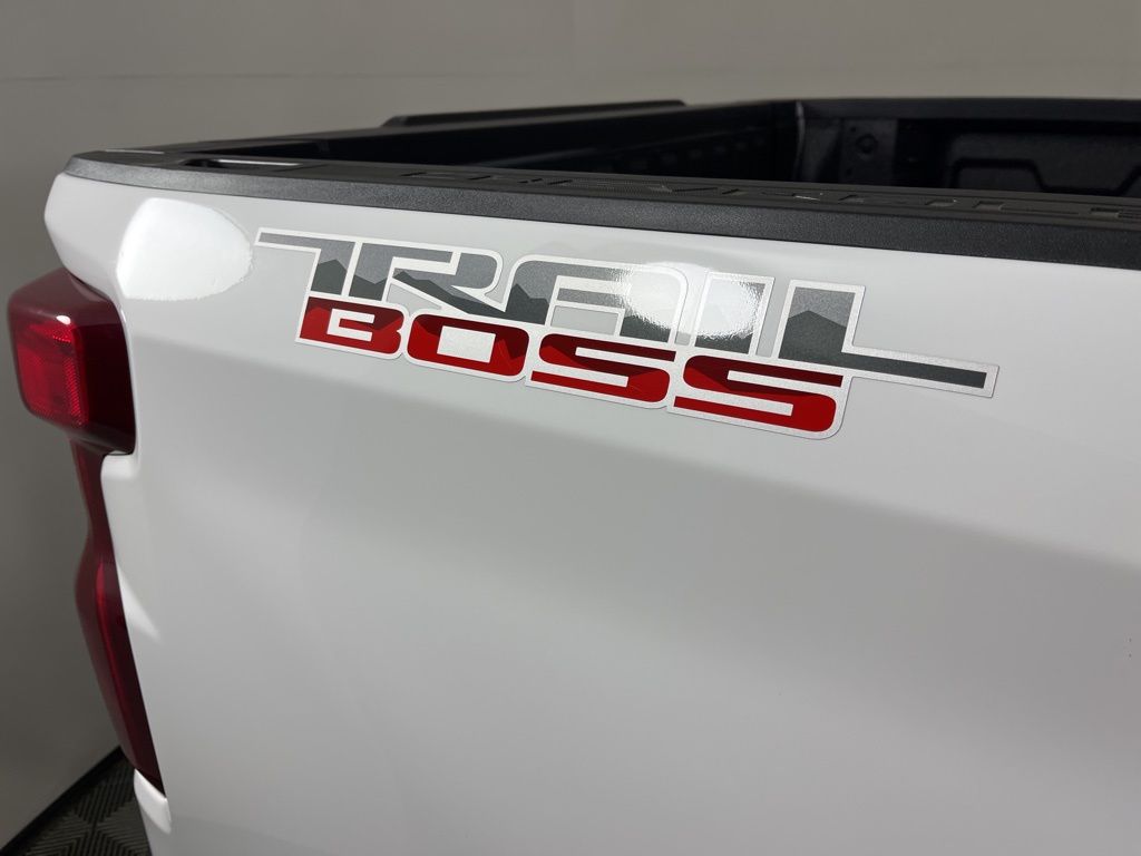 Thumbnail: 2026 Chevrolet Silverado 1500 - 3