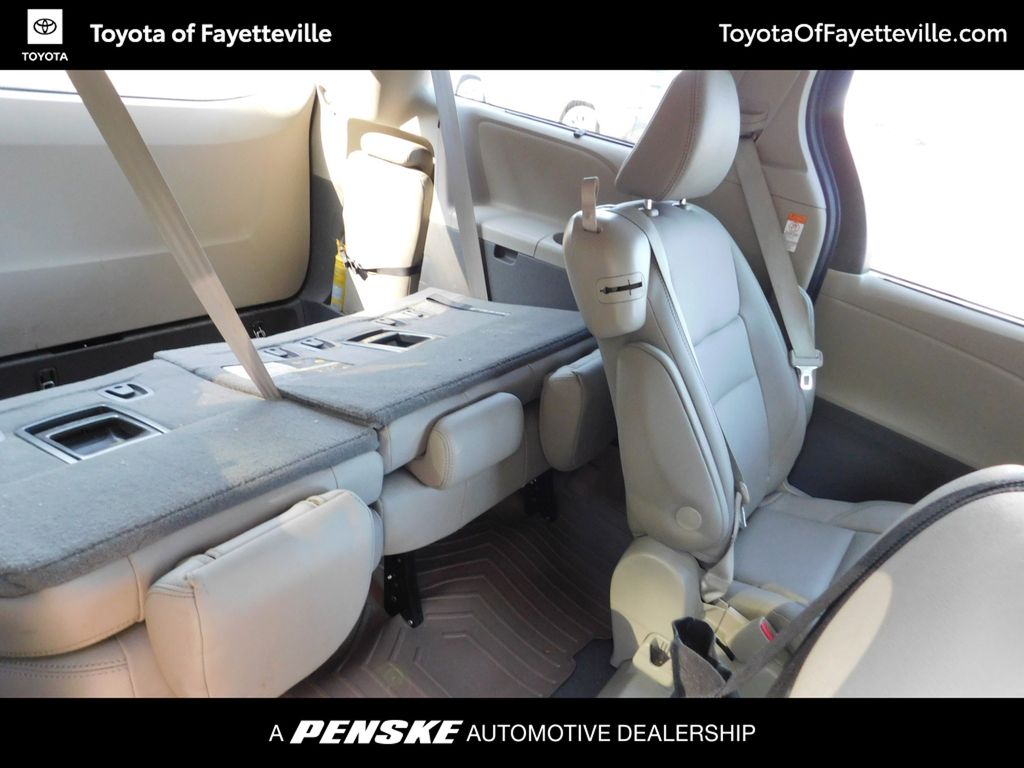 Thumbnail: 2020 Toyota Sienna - 7