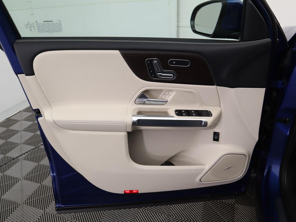2025 Mercedes-Benz GLB 250 25