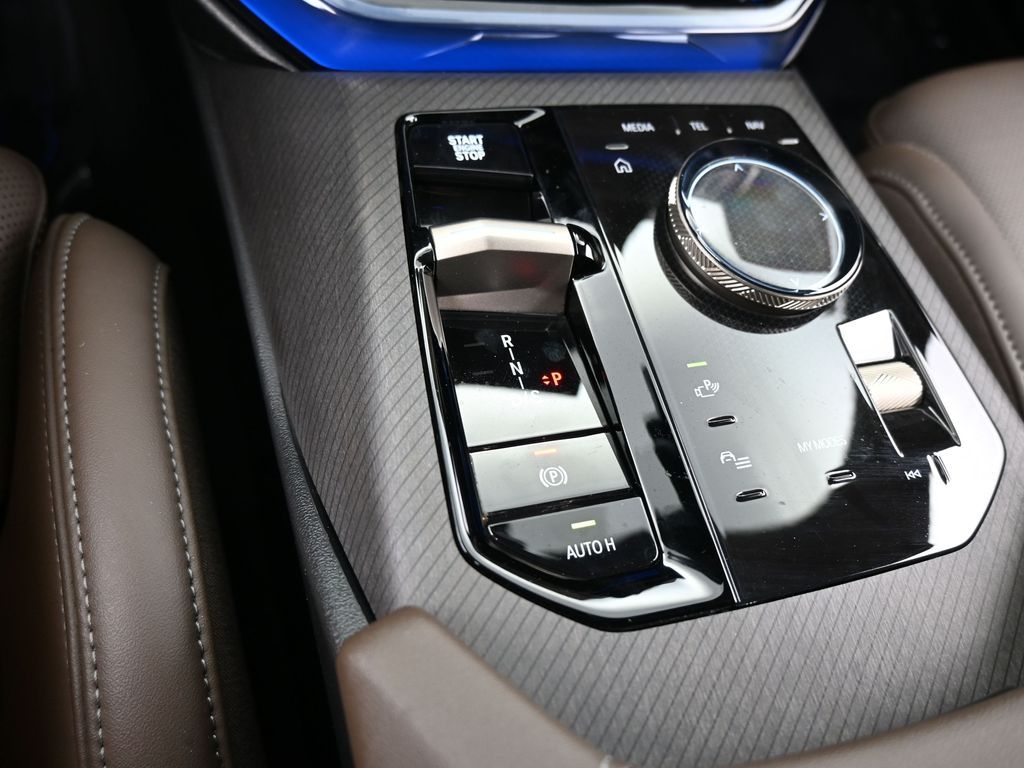 Used 2025 Mineral White Metallic BMW 30 xDrive image 31