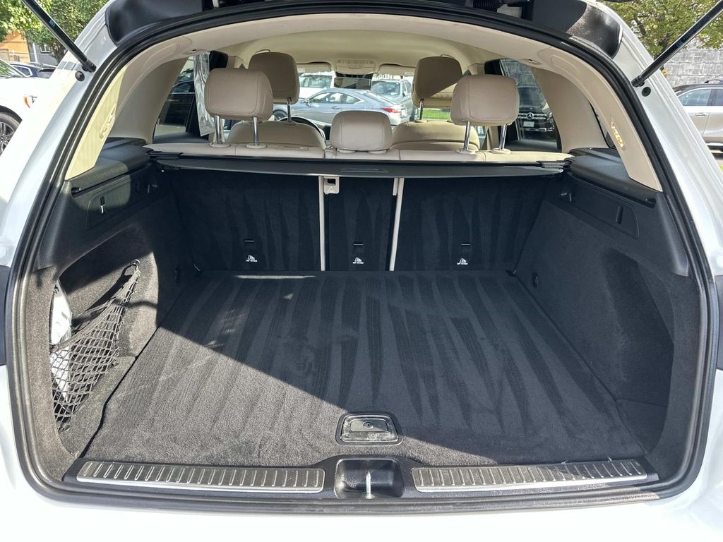 Thumbnail: 2022 Mercedes-Benz GLC - 27