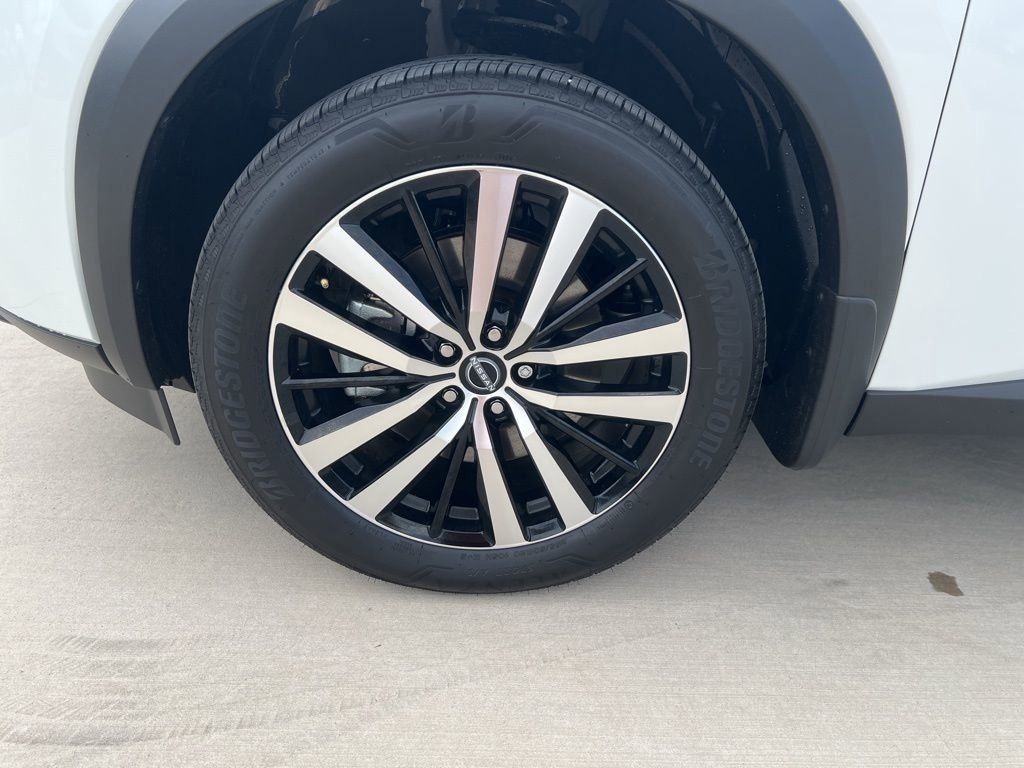 2025 Everest White Pearl Tricoat/Super Black Nissan Pathfinder Platinum FWD SUV