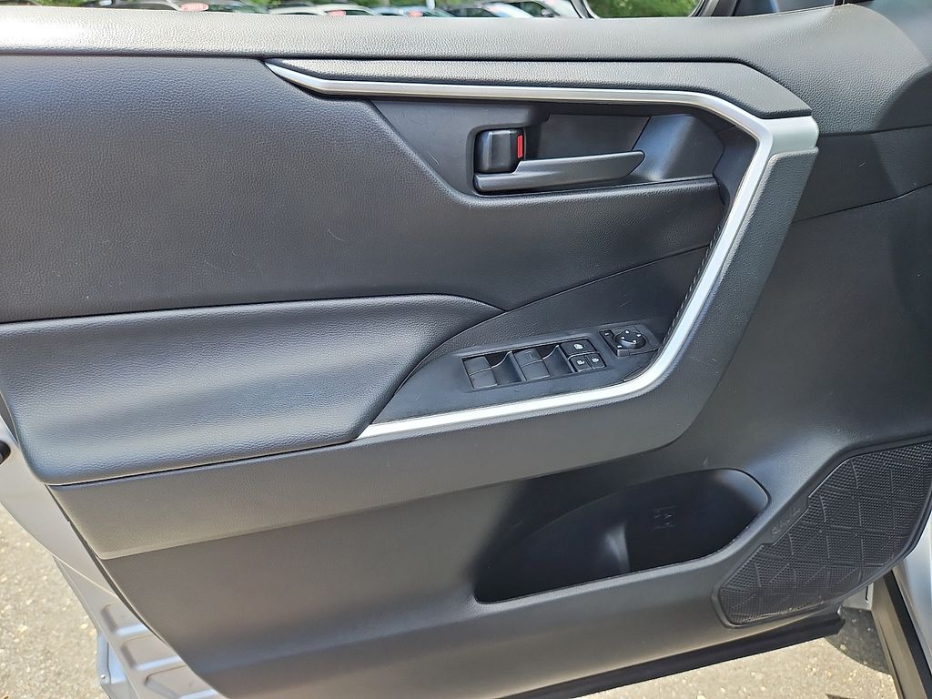 Thumbnail: 2020 Toyota RAV4 - 13