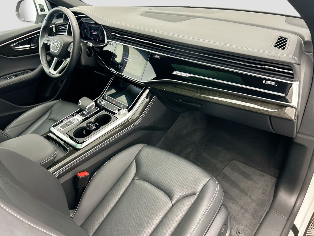 Thumbnail: 2025 Audi Q8 - 16