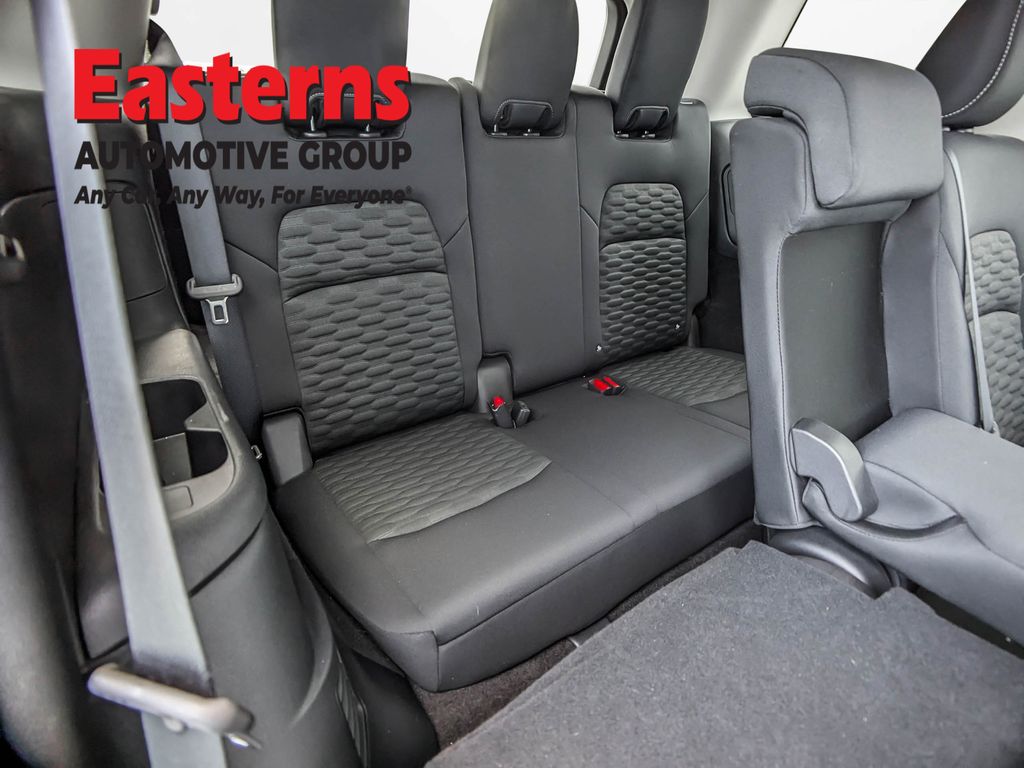 2022 Nissan Pathfinder SV - Photo 19