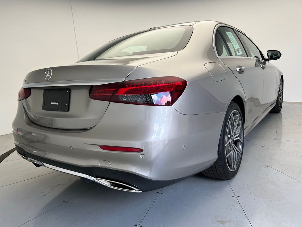 Thumbnail: 2022 Mercedes-Benz E-Class - 3