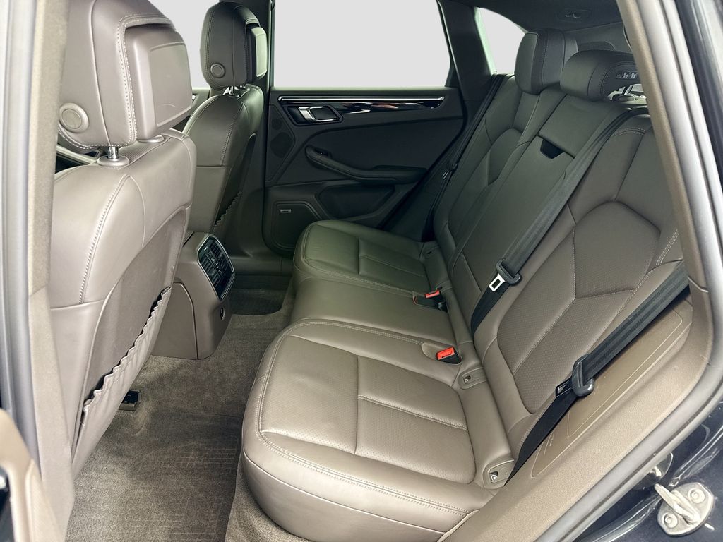 Thumbnail: 2021 Porsche Macan - 20