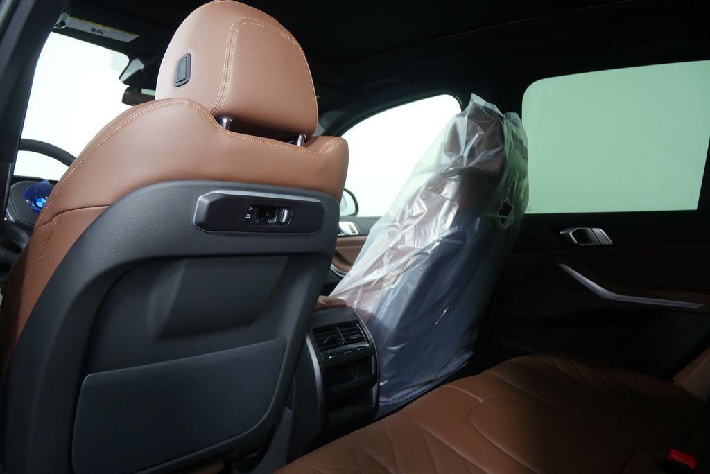 Thumbnail: 2026 BMW X5 - 17