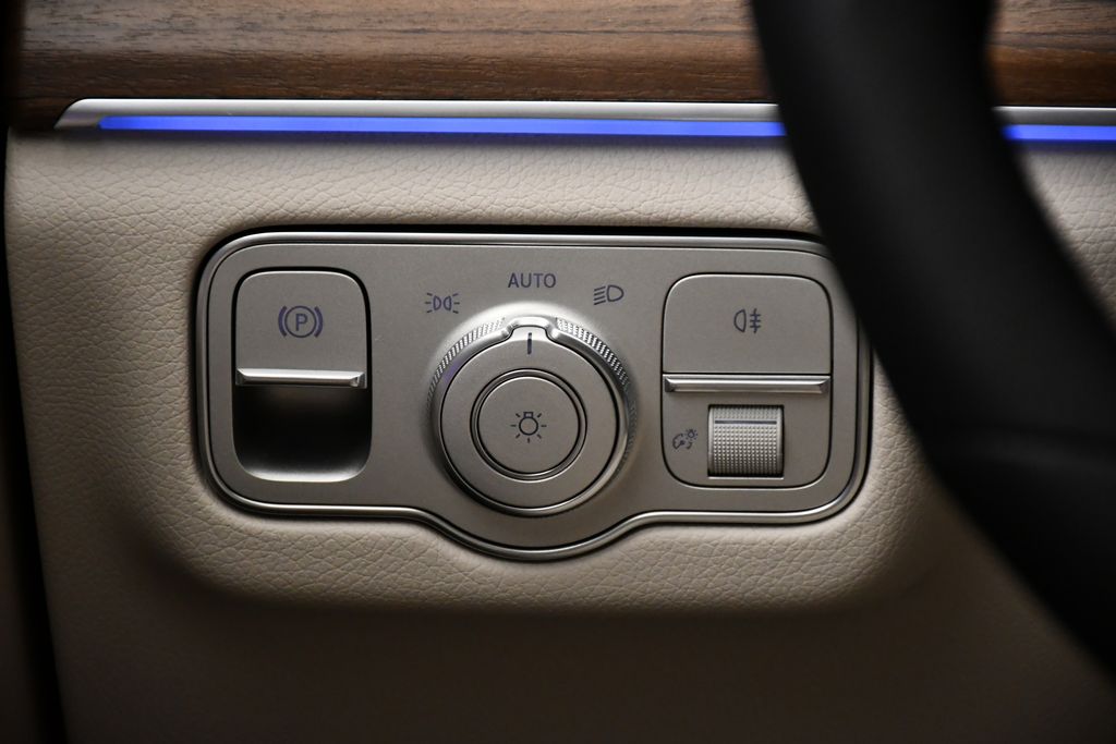 Thumbnail: 2026 Mercedes-Benz GLS - 21