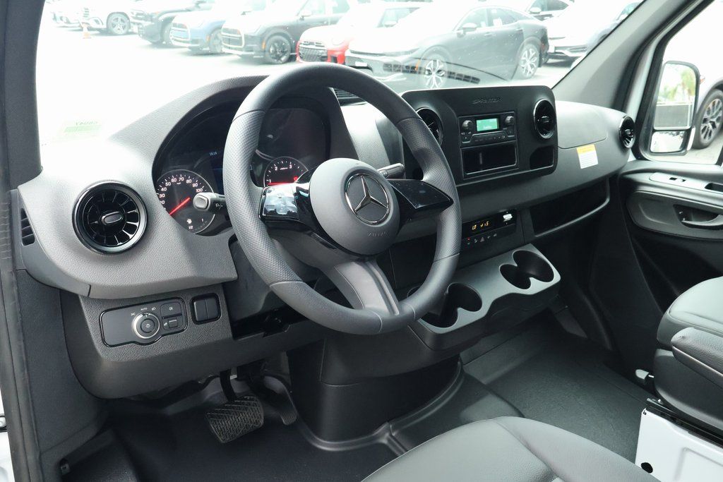 Thumbnail: 2026 Mercedes-Benz Sprinter - 3
