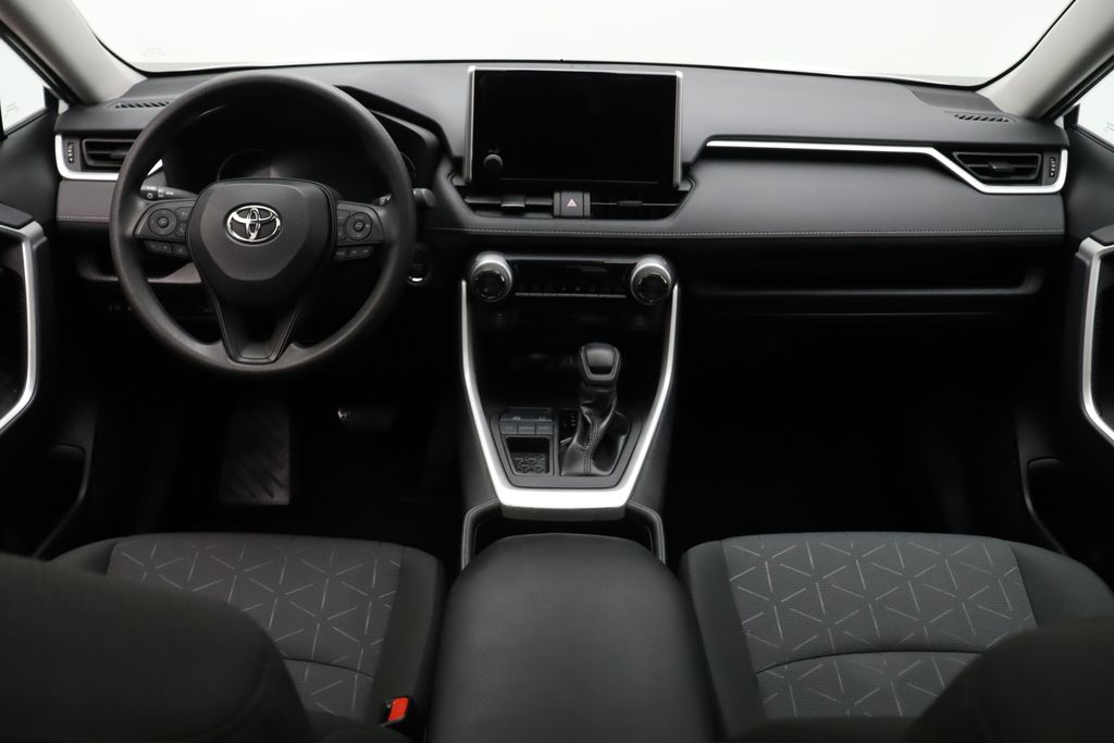 2024 Toyota RAV4 XLE 24