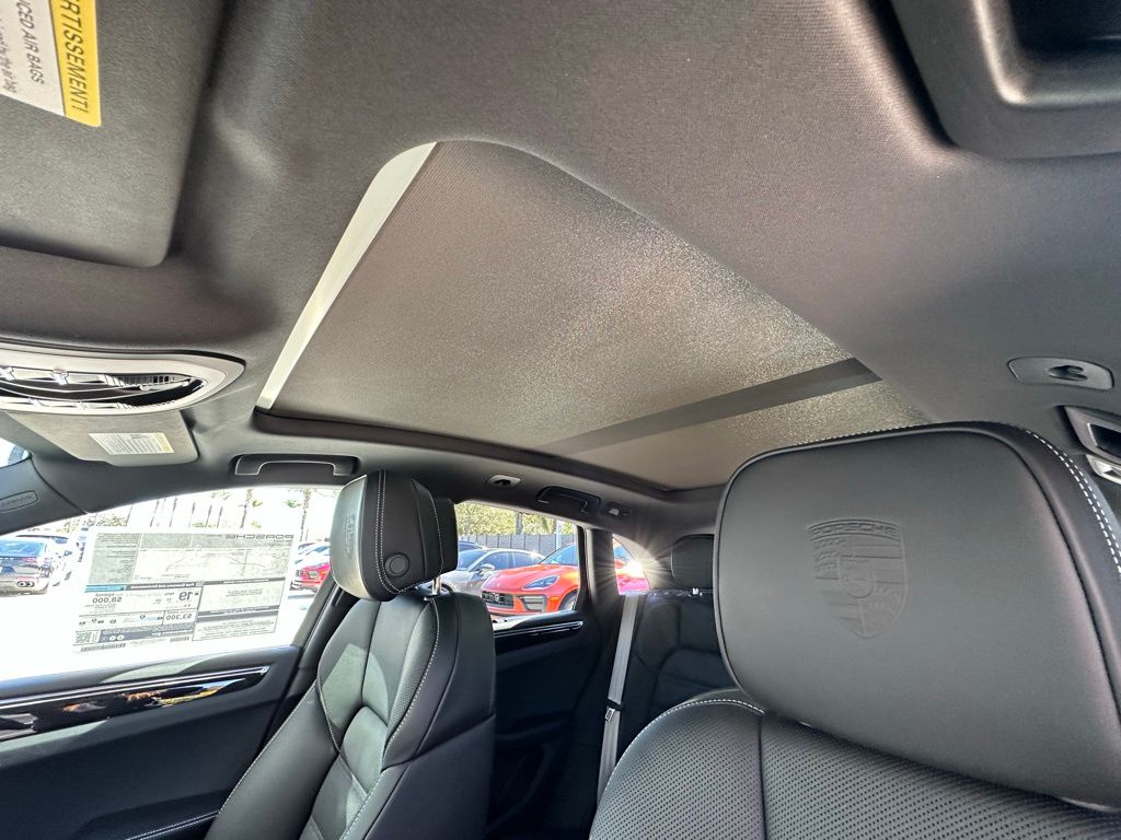 Thumbnail: 2026 Porsche Macan - 25