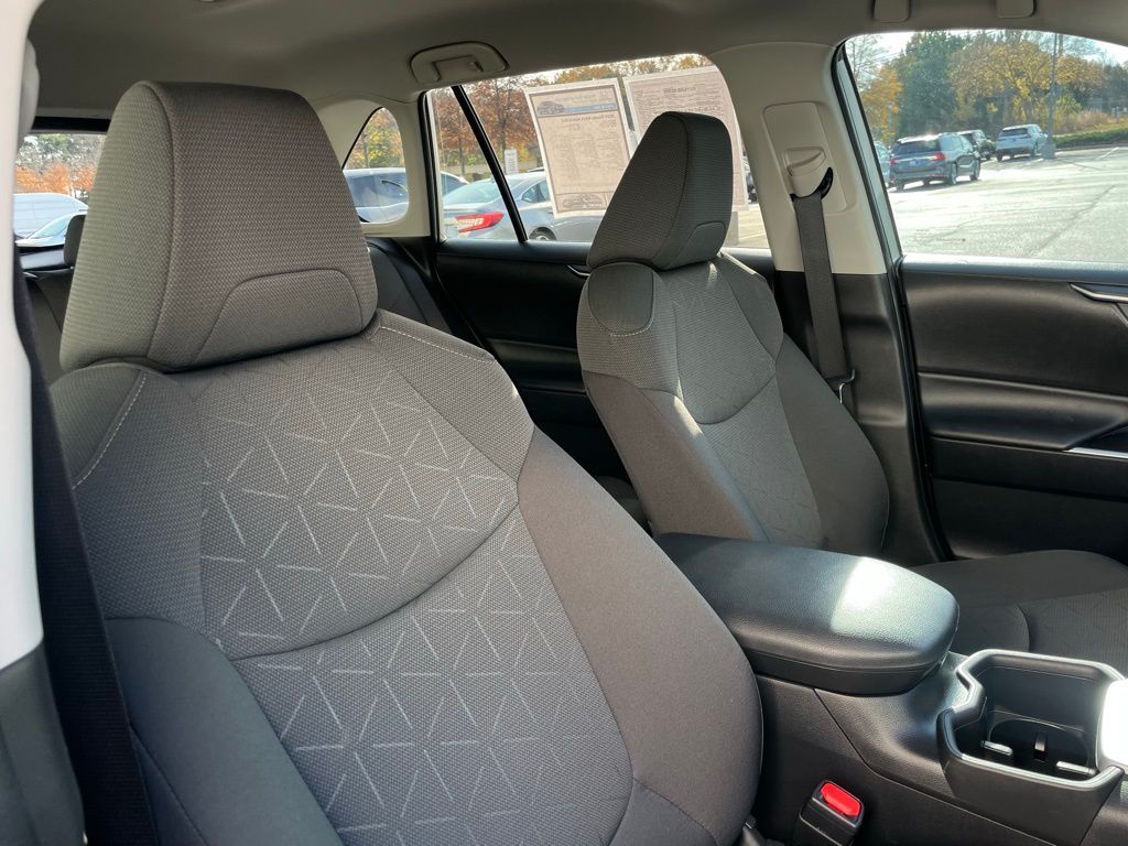 Thumbnail: 2024 Toyota RAV4 - 31