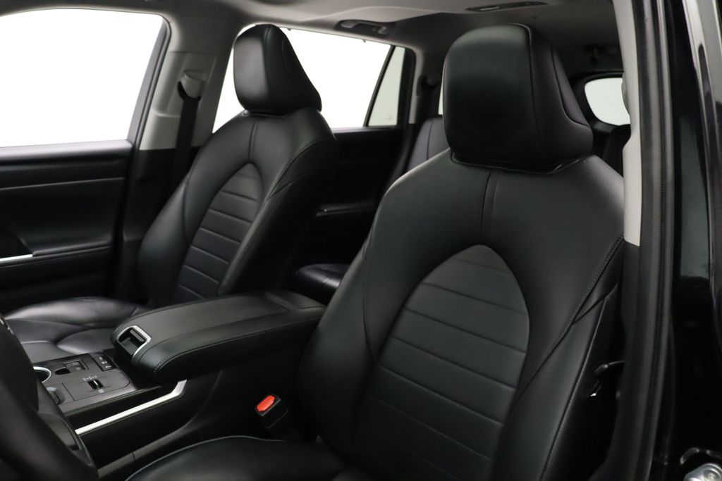 Thumbnail: 2022 Toyota Highlander - 13