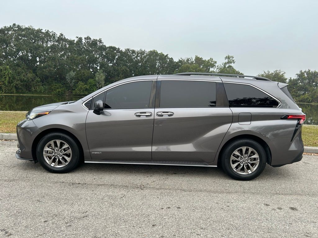 Thumbnail: 2021 Toyota Sienna - 2