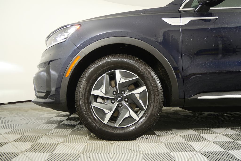 Thumbnail: 2023 Kia Sorento - 7