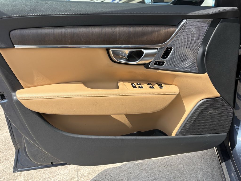 Used 2023 Denim Blue Metallic Volvo Ultimate image 10