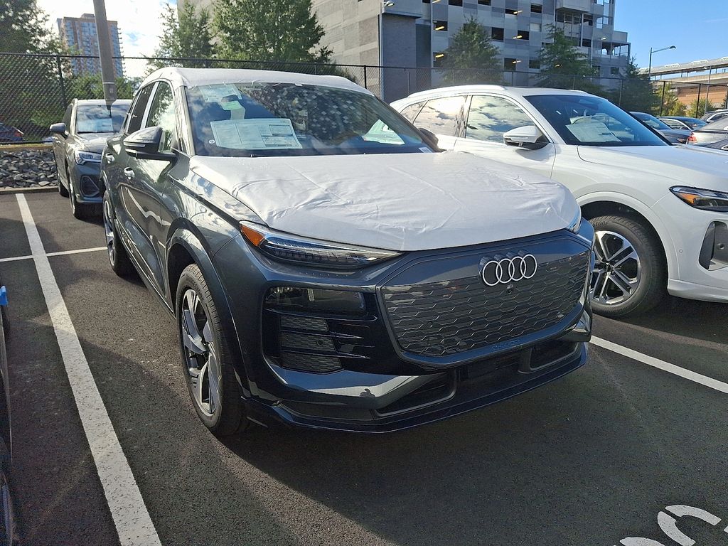 Thumbnail: 2025 Audi Q6 e-tron - 3