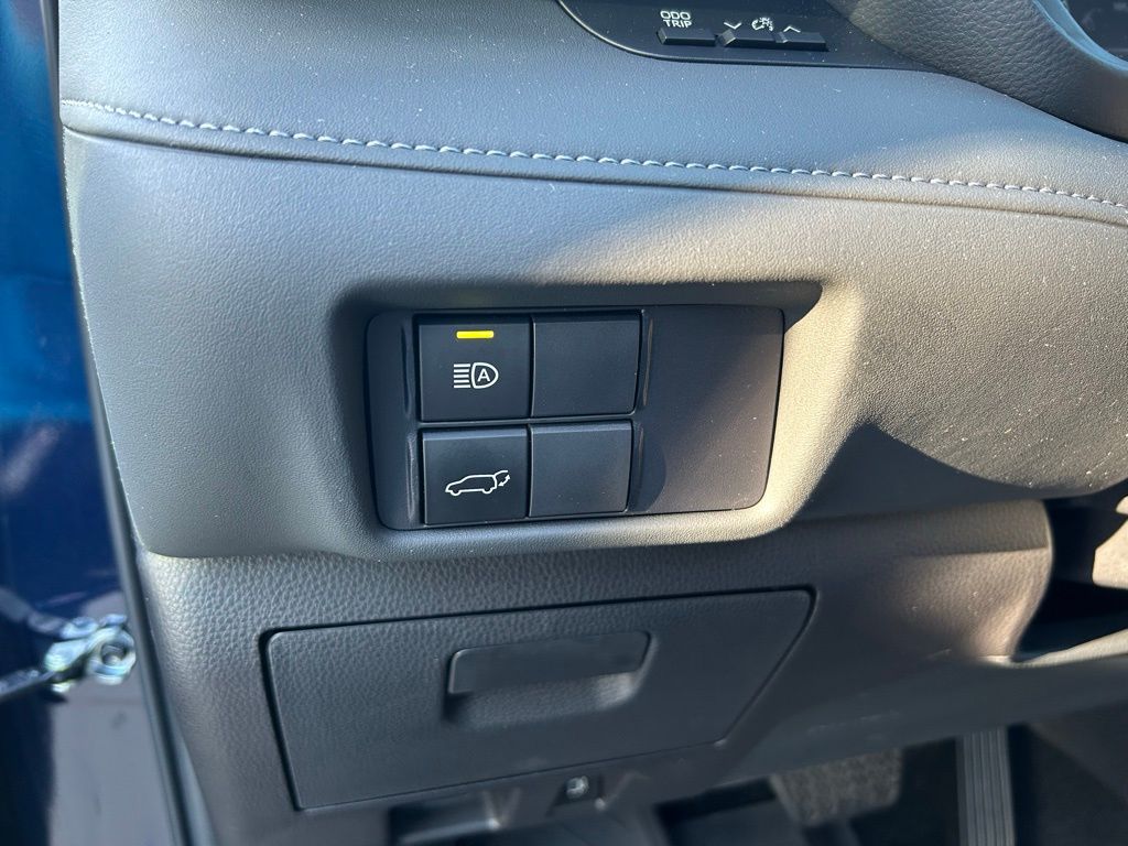 Thumbnail: 2025 Toyota Highlander - 18