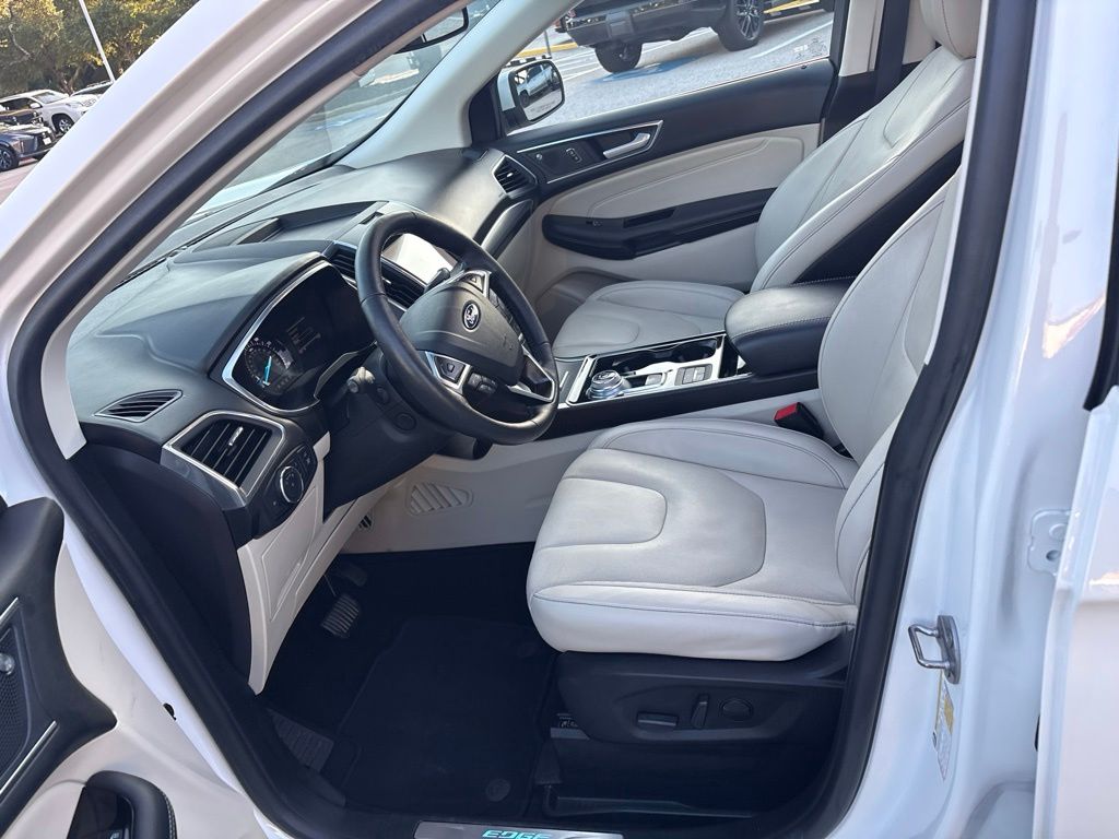 Thumbnail: 2020 Ford Edge - 16