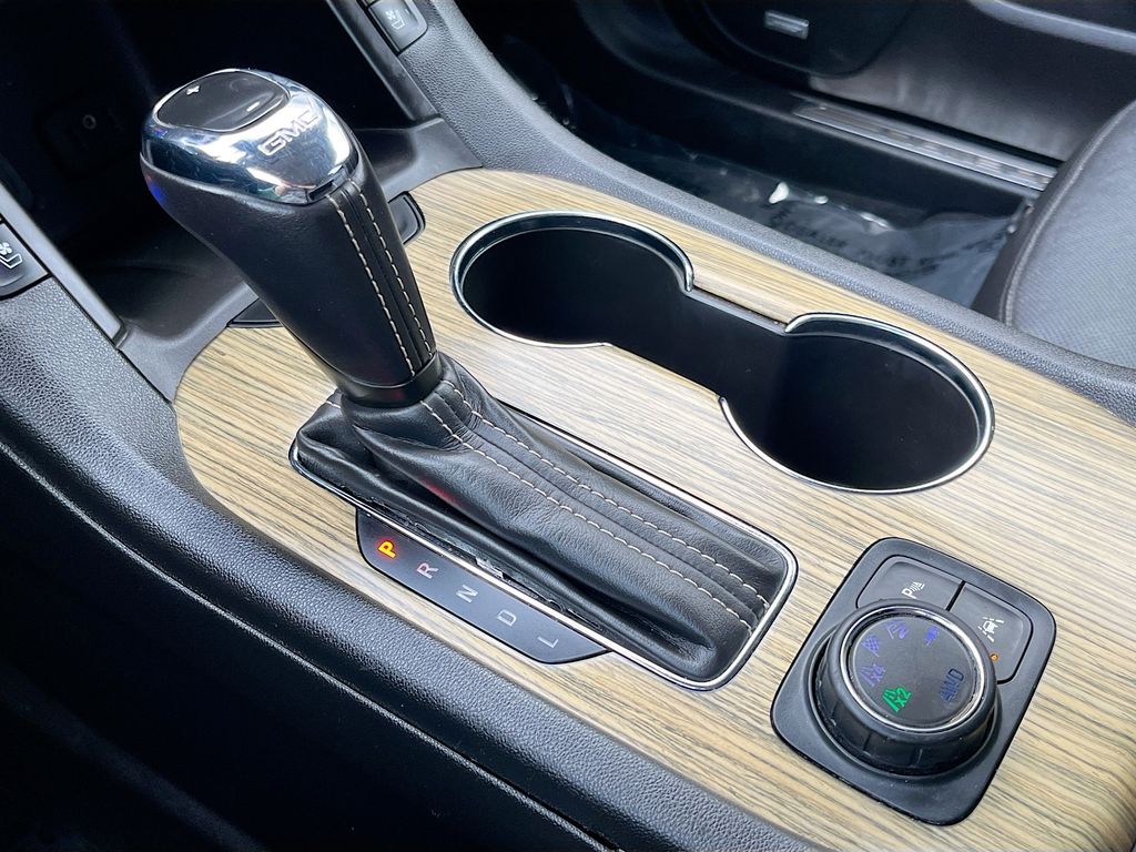 Used 2019 Silver GMC Denali image 17
