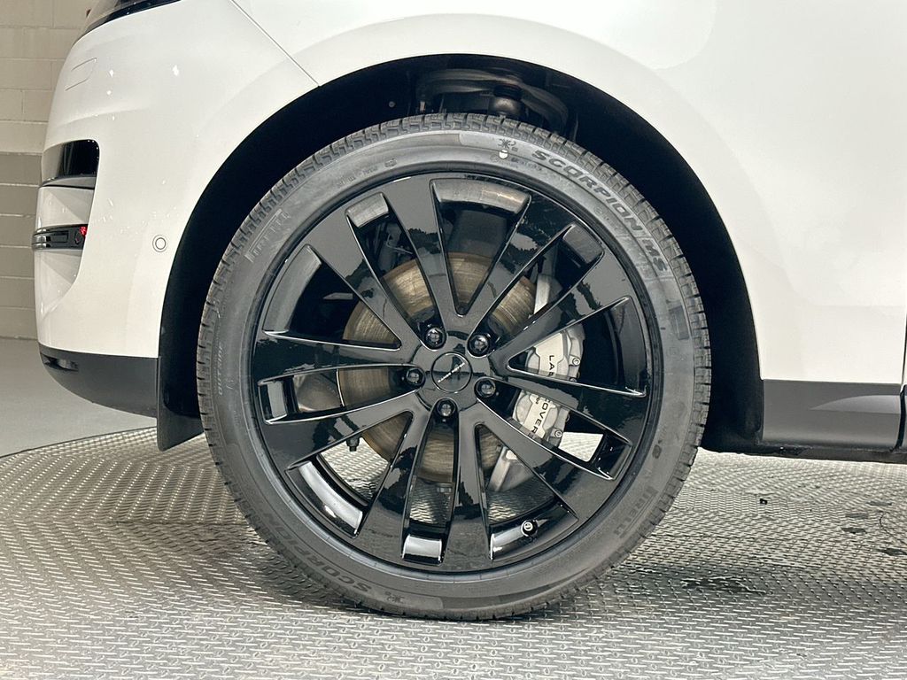 Thumbnail: 2026 Land Rover Range Rover Sport - 5