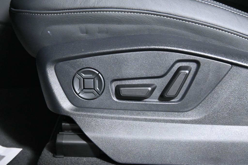 Thumbnail: 2026 Audi Q7 - 26