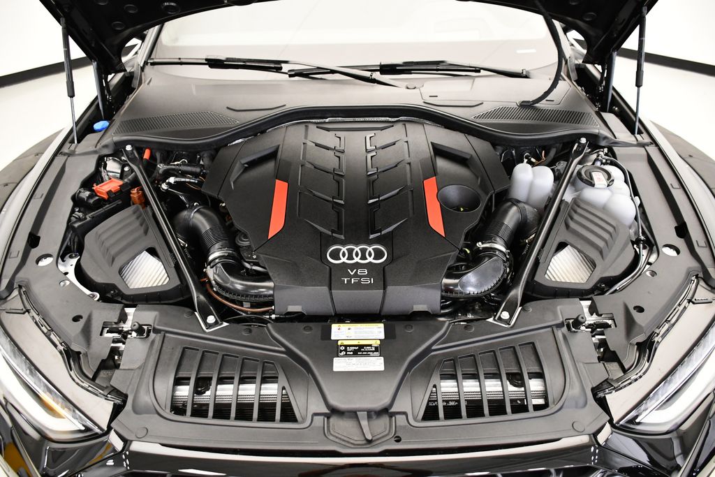 Thumbnail: 2025 Audi S8 - 10