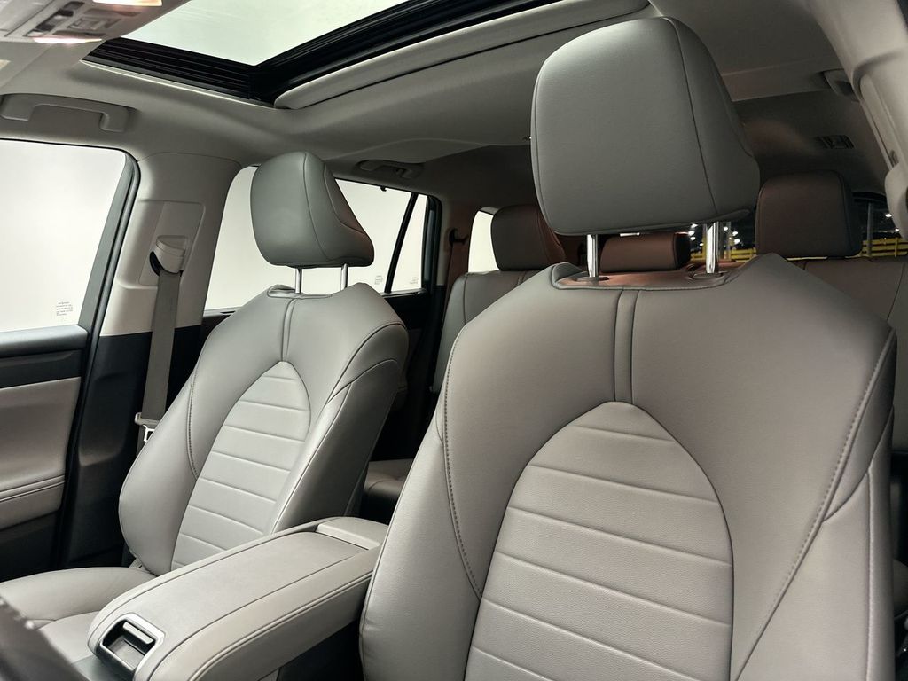 Thumbnail: 2021 Toyota Highlander - 10