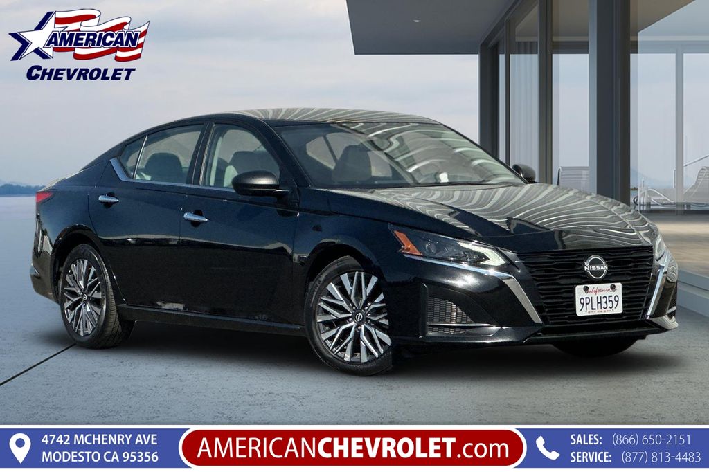 Super Black 2025 Nissan Altima Sedan Front-Wheel Drive Continuously Variable Transmission