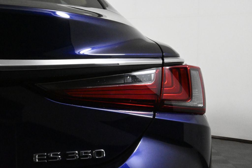 Thumbnail: 2022 Lexus ES - 13